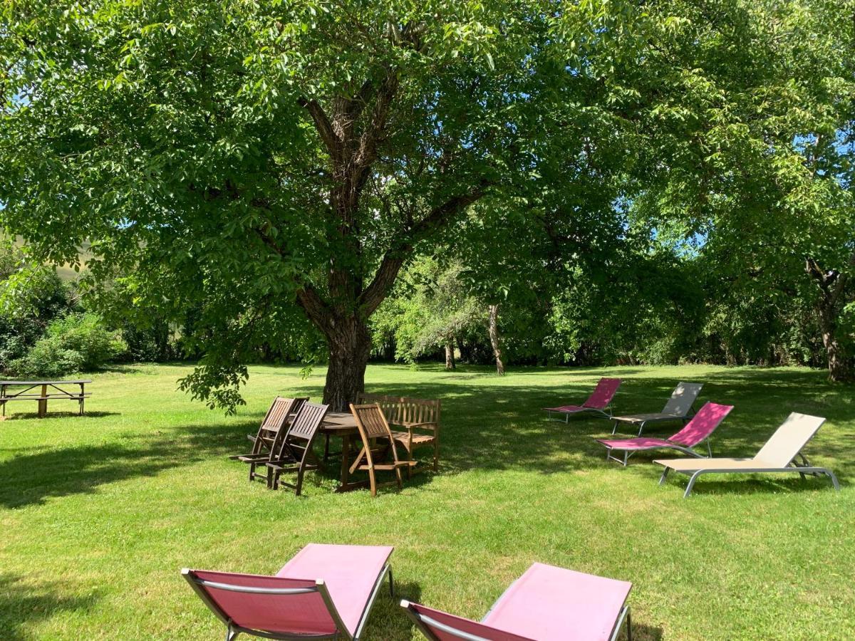 Bed and Breakfast Domaine Les Bertrands Couches Exterior foto