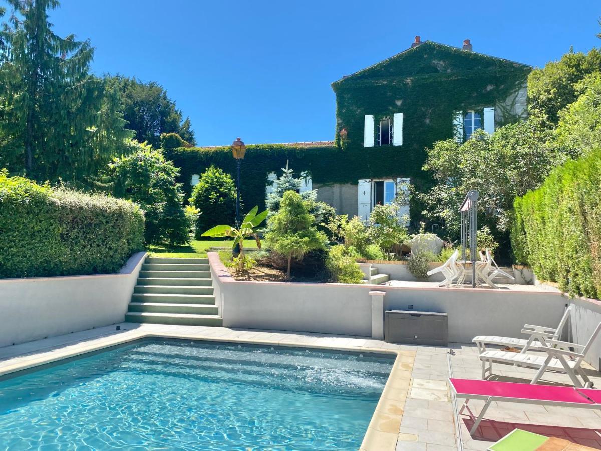Bed and Breakfast Domaine Les Bertrands Couches Exterior foto