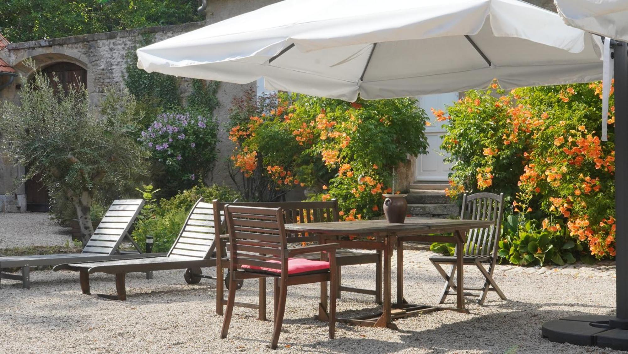 Bed and Breakfast Domaine Les Bertrands Couches Exterior foto